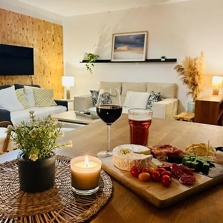 F3 Central, Bright And Quiet In Lejlighed