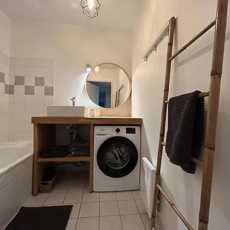 F3 Central, Bright And Quiet In Lejlighed *